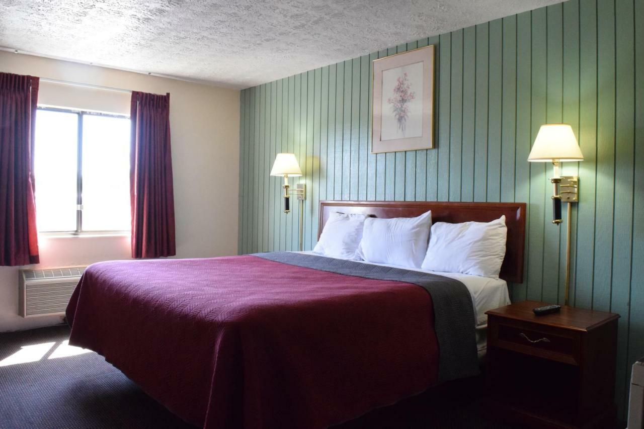 Budget Inn Ontario Ontario Center Екстериор снимка