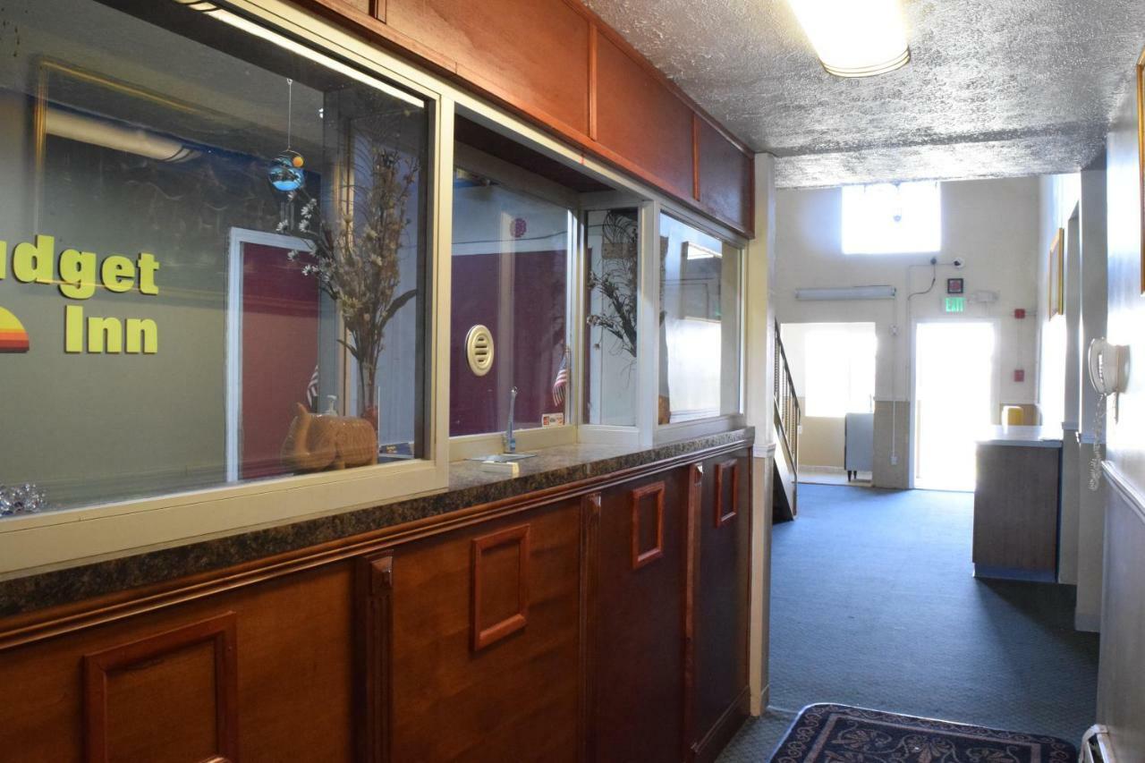 Budget Inn Ontario Ontario Center Екстериор снимка