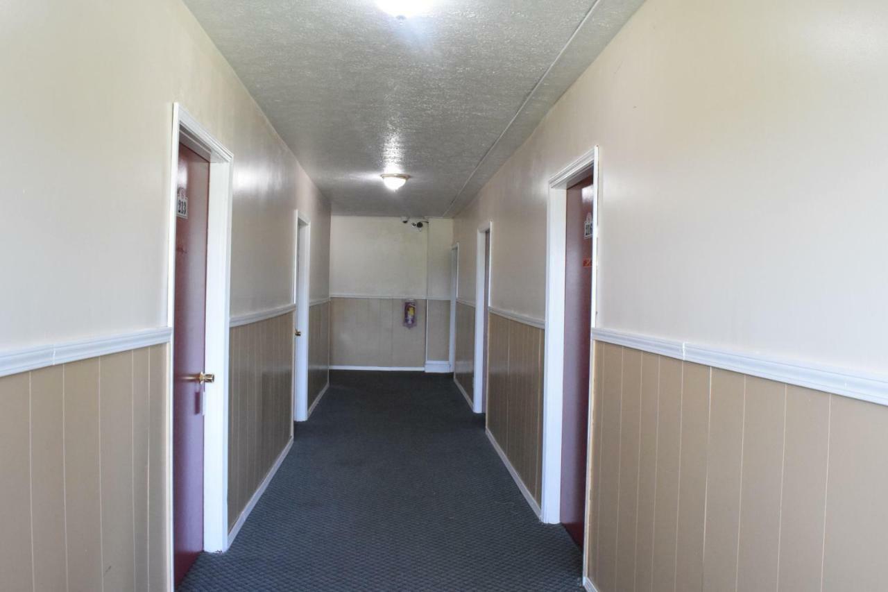 Budget Inn Ontario Ontario Center Екстериор снимка