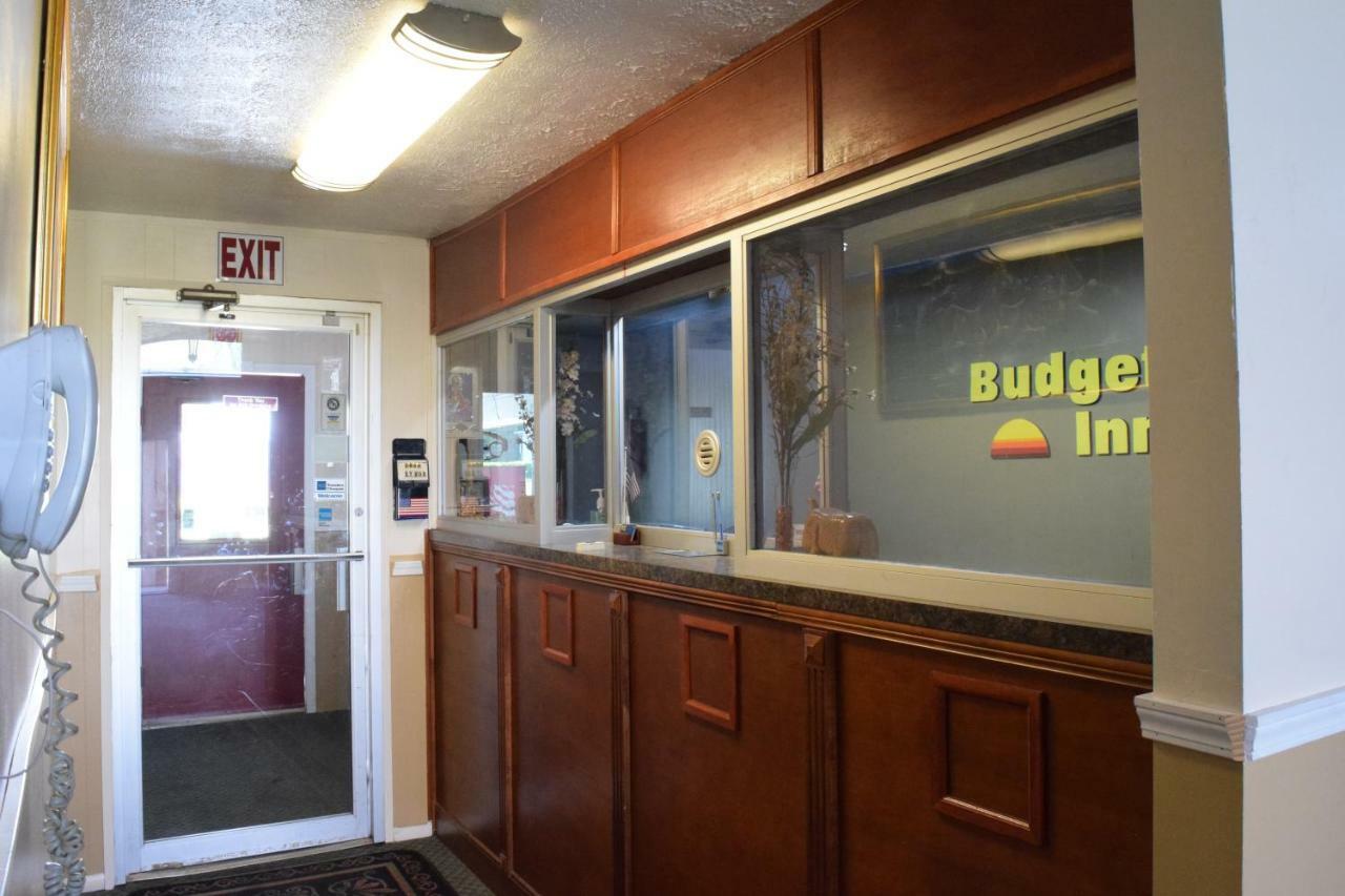 Budget Inn Ontario Ontario Center Екстериор снимка